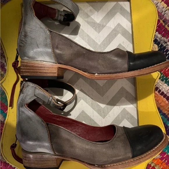 Freebird Marilyn Ankle Strap Flats shoes Women’s Size 8 Stone Multi $225 - Picture 9 of 13